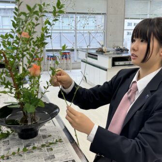 【特色授業】中２生け花授業