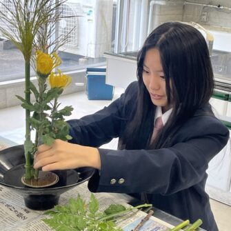 【特色教育】中学2年生 華道授業