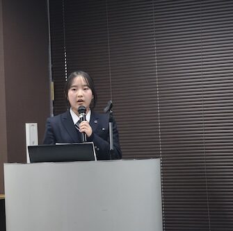 【特色教育】高校2年生 狩谷愛波さん 被爆80年特別人材育成プログラムの最終発表を行いました