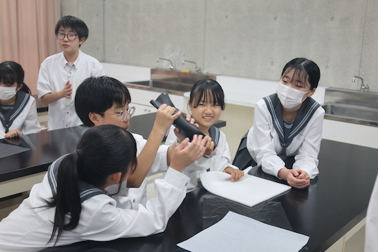 特色教育】中学1年生，2年生を対象に理科の出前授業をしていただきまし