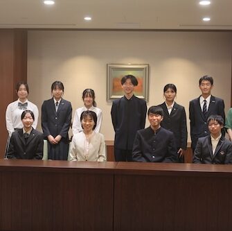 【国際交流】高校3年サウザー ソフィアさんが横田美香 広島県知事に海外研修の報告しました