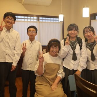 【特色教育】SDGs#17について取り組む中学生が “ごはんや笑”さんでインタビューしました